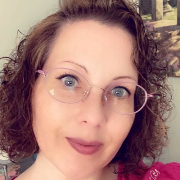 Profile Picture of Tonya Rackett (@trackett) on Poshmark