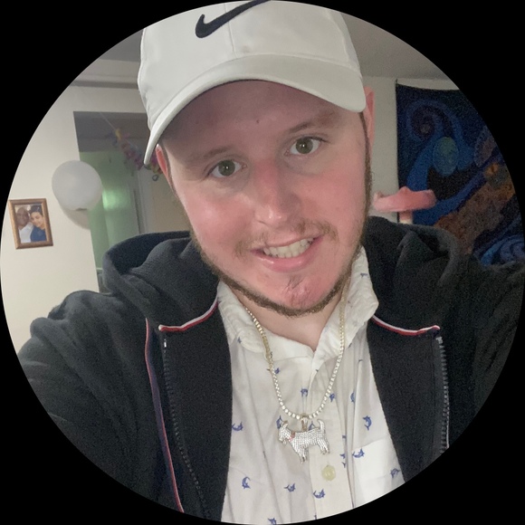 Profile Picture of Sean Holmes (@seaniebrown) on Poshmark