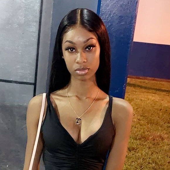 Profile Picture of Kenisha Bodden (@kenishaxoxo) on Poshmark