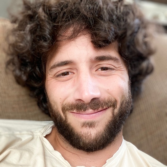 Profile Picture of Joe Maniaci (@joemaniaci) on Poshmark