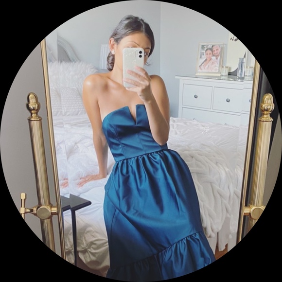 Profile Picture of Daniela Ruffolo (@dannys_vanity) on Poshmark