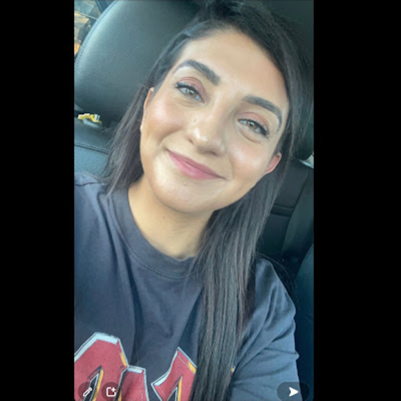 Profile Picture of Laraine Shawa (@lshawa20) on Poshmark