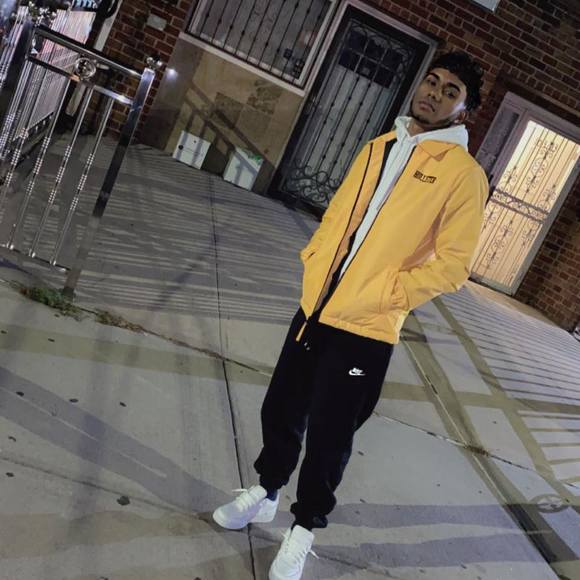 Atesh Singh - Poshmark Profile Picture of Atesh Singh (@ateshsingh) on Poshmark