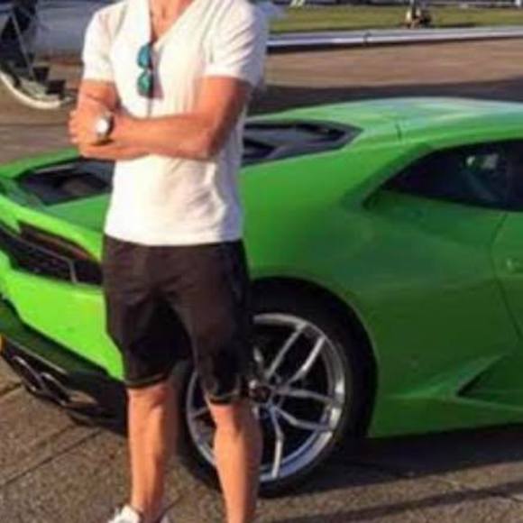 Profile Picture of Anthony Taouk (@anthonytaouk) on Poshmark