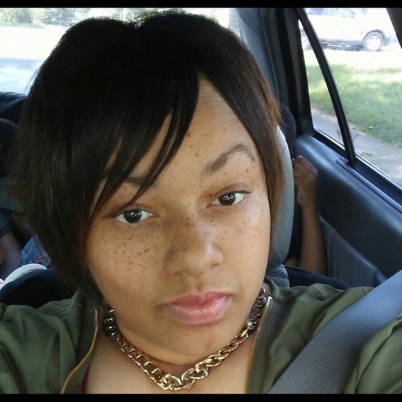 Profile Picture of Cherelle Thomas (@rellyrell87) on Poshmark