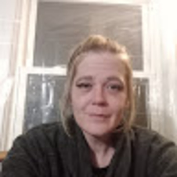 Profile Picture of Ruth Hovemeyer (@rhovemeyer) on Poshmark