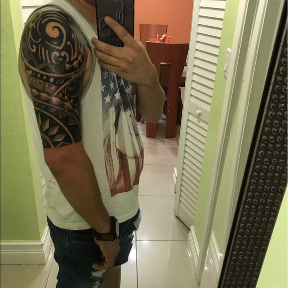 Profile Picture of Livan Gil (@livang1217) on Poshmark