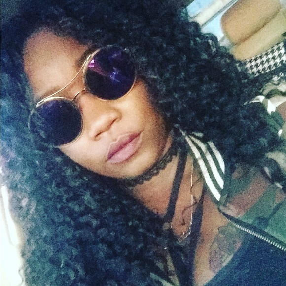 Profile Picture of Zia Skepple (@zia_zee) on Poshmark