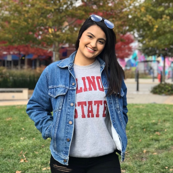 Profile Picture of Eva Cervantes (@evaxcer23) on Poshmark