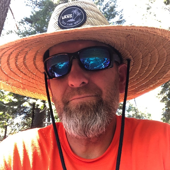 Profile Picture of Brian Mull (@mullie29) on Poshmark
