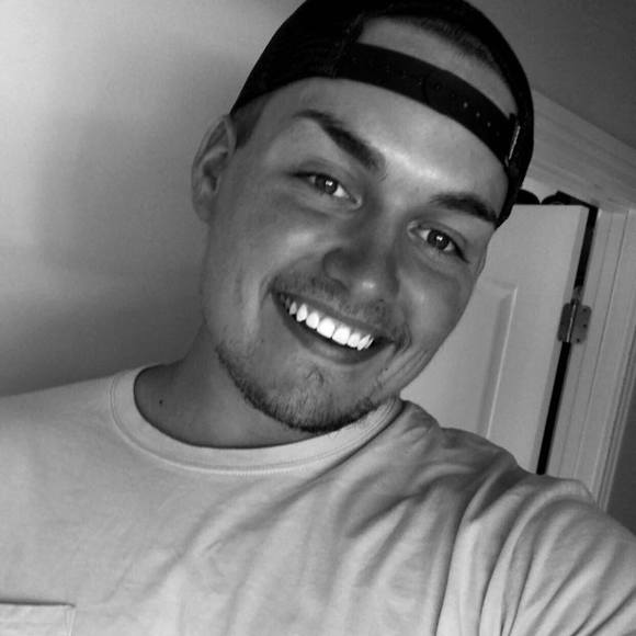 Profile Picture of Travis Eller (@traviseller78) on Poshmark