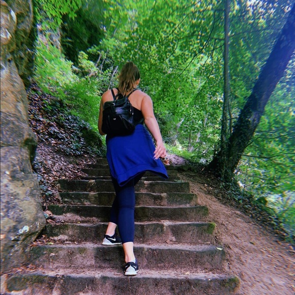 Profile Picture of Sara Wronski (@saraw681) on Poshmark