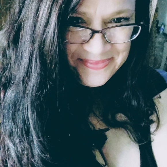 Profile Picture of Ginger Moore (@zinzera2000) on Poshmark