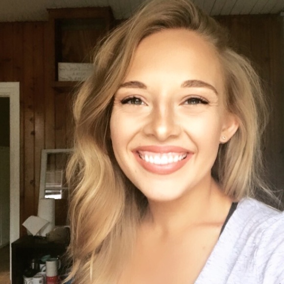 Profile Picture of Marisa Macvey (@mmacvey1224) on Poshmark