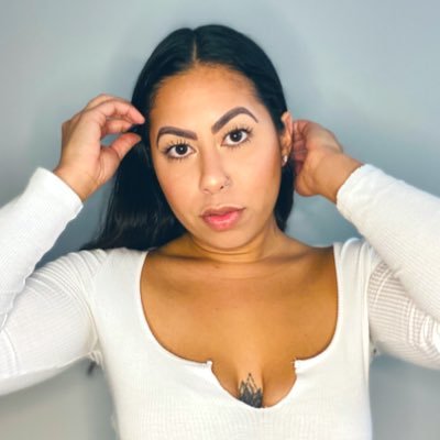 Profile Picture of Arianna Flores-Moya (@NicoleFlores4) on Twitter