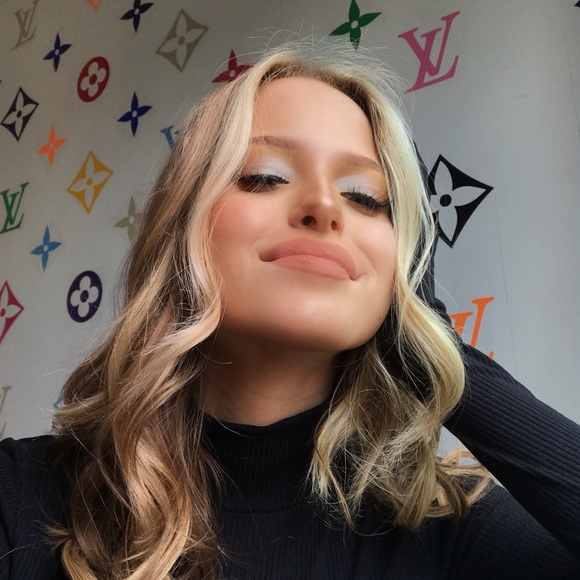 Profile Picture of Quinn Gardner (@quinnyg03) on Poshmark