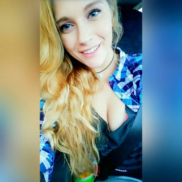 Profile Picture of Shealyn Bonavia (@sheabon96) on Poshmark