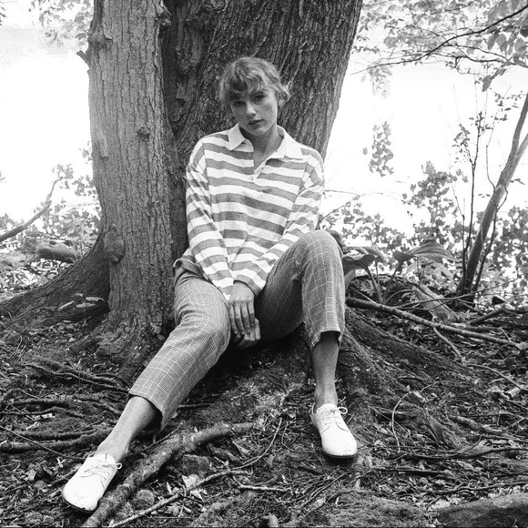 Profile Picture of Savannah Klein (@spoonfulofbees) on Poshmark