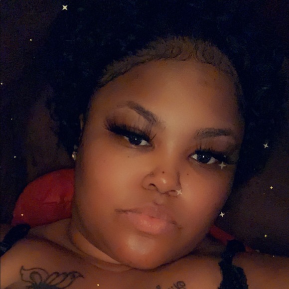 Profile Picture of Kimberly Roberts (@buttafly203) on Poshmark