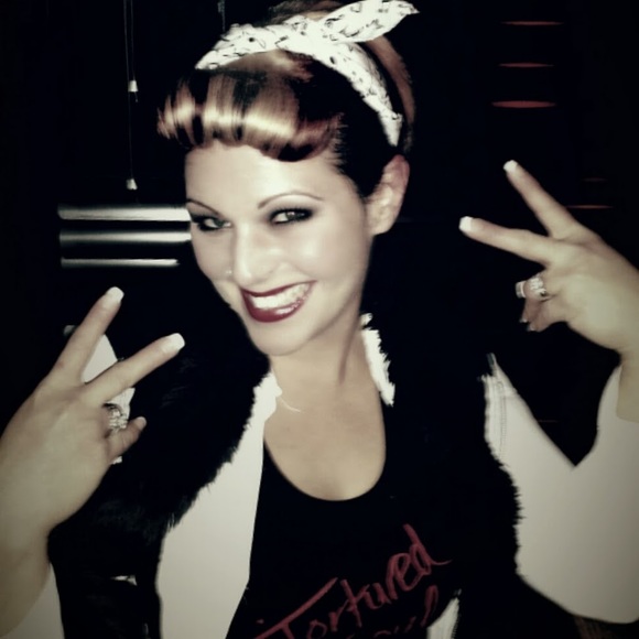 Profile Picture of Dana Dunigan (@danadunigan) on Poshmark