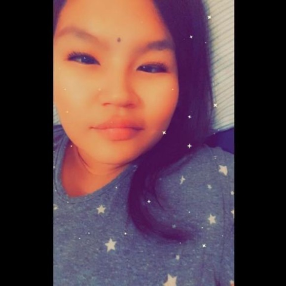 Profile Picture of Courtney Flett (@courtneyflett) on Poshmark