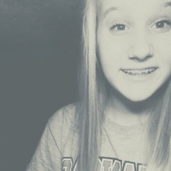 Profile Picture of Kara Becker (@karabecker) on Poshmark
