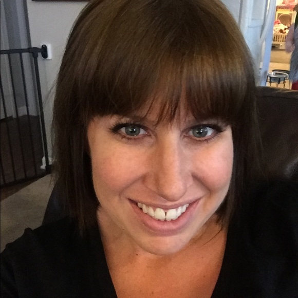 Profile Picture of Erin Kenady (@erink252) on Poshmark