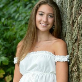 Profile Picture of Julia Welsh (@Julia11118885) on Twitter