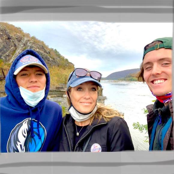 Profile Picture of Shannon Downs casper (@shannoncasper) on Poshmark