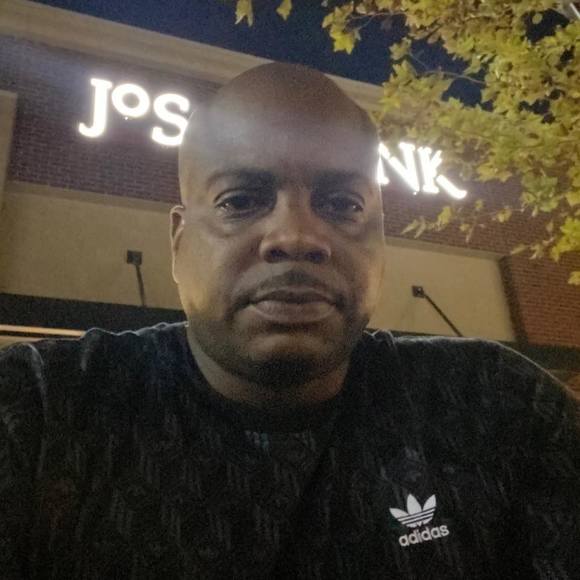 Profile Picture of Derrick Scott (@chucky40) on Poshmark