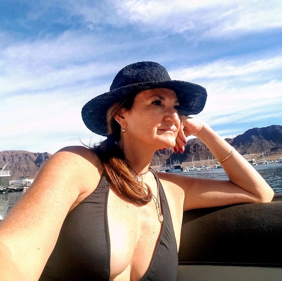 Profile Picture of Tana Meriwether (@tanamamma56) on Poshmark