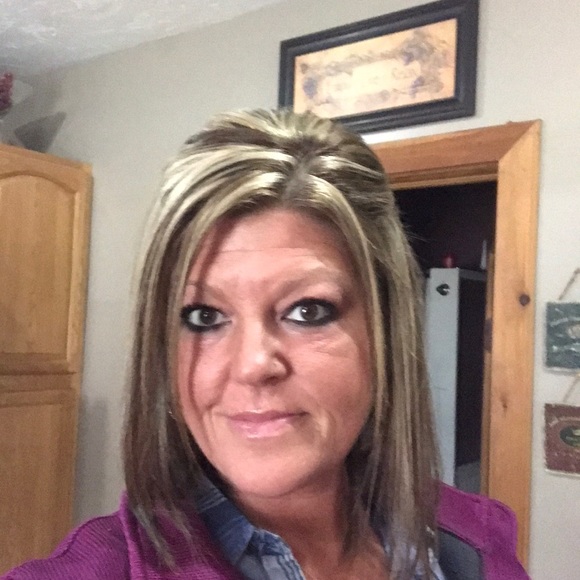 Profile Picture of Laurlaurie Nowosadko (@laurienowosadko) on Poshmark