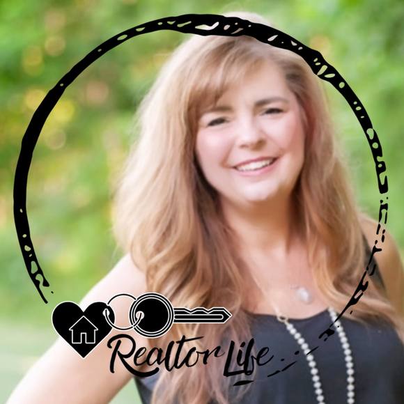 Profile Picture of Dana Mcknett (@danamcknett) on Poshmark