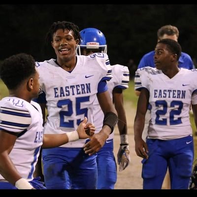 Profile Picture of Benjamin (@warfield_25) on Twitter