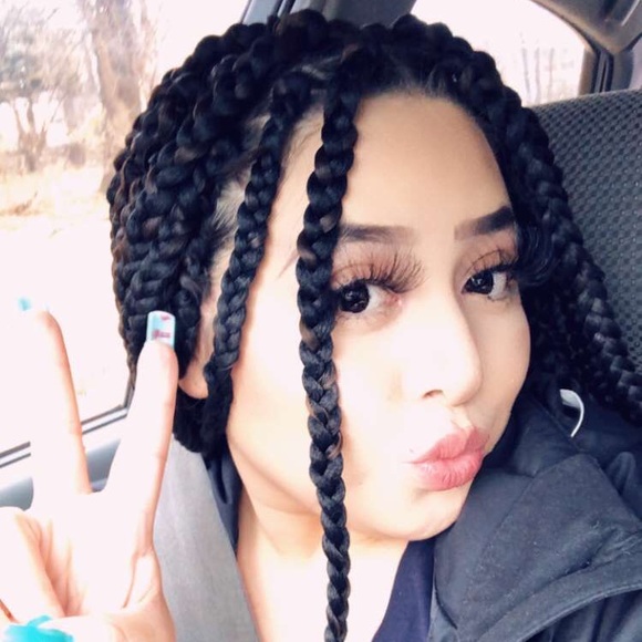 Profile Picture of Jennifer Losoya (@jennylosoyaa) on Poshmark