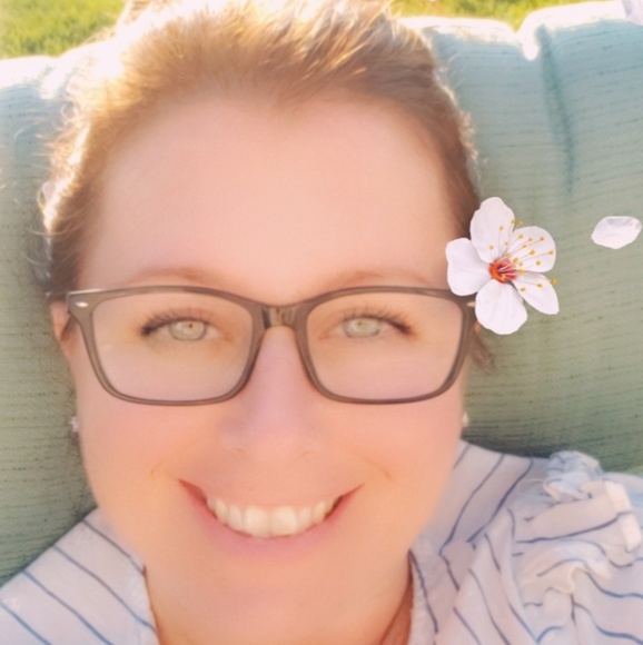 Profile Picture of Amie Detray (@burghbargains) on Poshmark