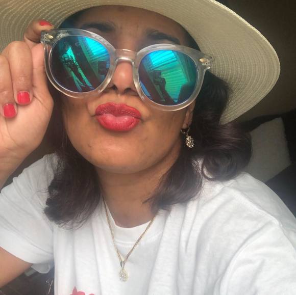 Profile Picture of Carolina Guzman (@caolita20) on Poshmark