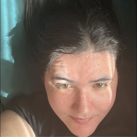 Profile Picture of Rina Hilburn (@xhilburn) on Poshmark