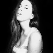 Profile Picture of Julia Black (@JuliaOfficee) on Youtube