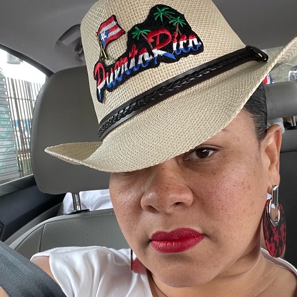 Profile Picture of Jesenia Fermaint (@chena7) on Poshmark