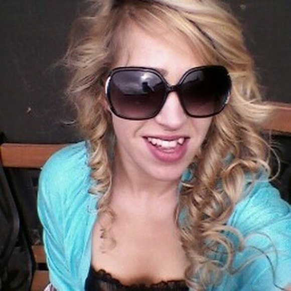 Profile Picture of Querestyn Zehner- richards (@kendal1fay) on Poshmark