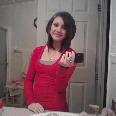 Profile Picture of Claire Vaughn (@ItsClaire97) on Twitter