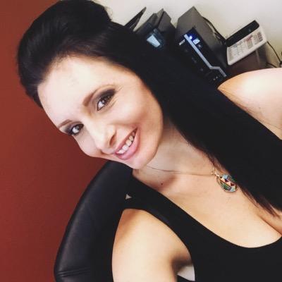 Profile Picture of Lori Stanford. (@littleloribug) on Twitter