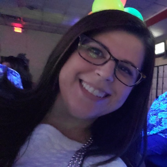 Profile Picture of Melissa Cardoni (@mcardoni) on Poshmark