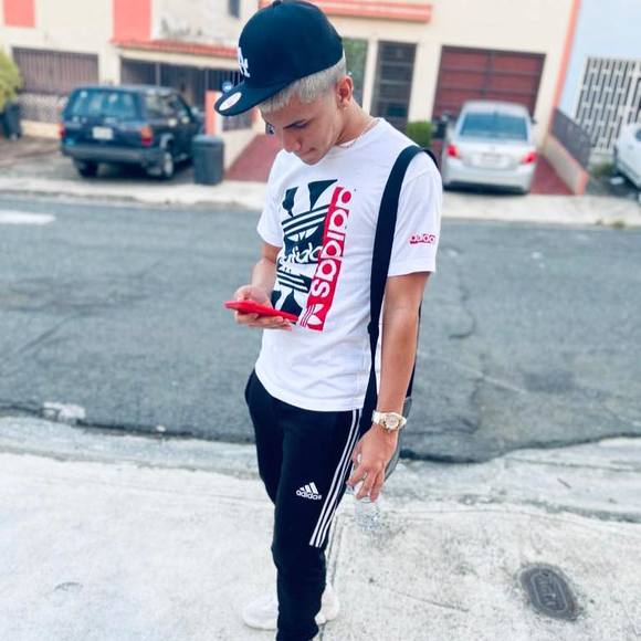 Profile Picture of Joshuan Andrades (@joshuan_321) on Poshmark