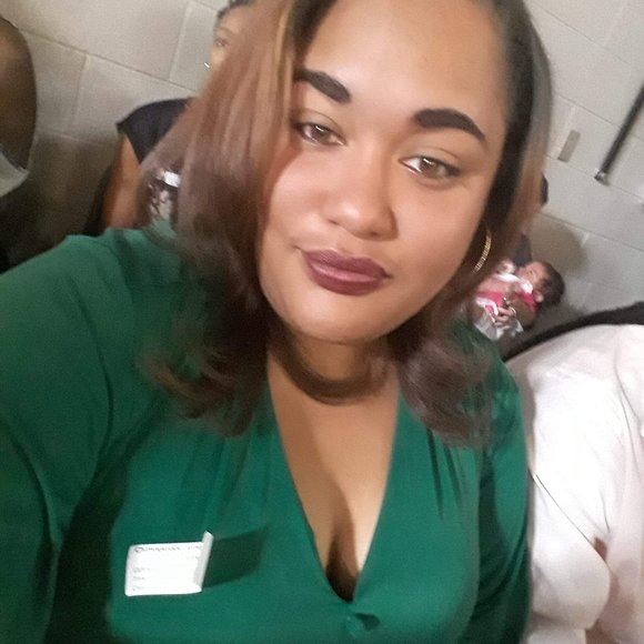 Profile Picture of Dee Hamlin (@deetasticmom) on Poshmark