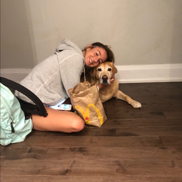 Profile Picture of Grace Maclauchlan (@gmaclauchlan) on Poshmark