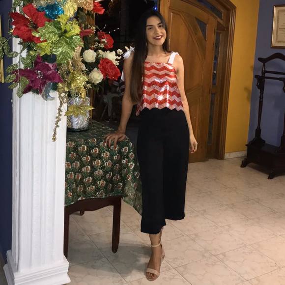 Profile Picture of Valentina Cabrera (@vcospino2797) on Poshmark