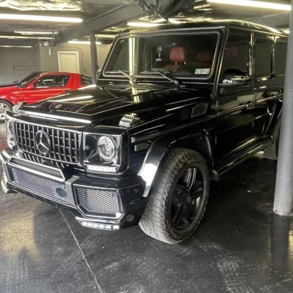 Profile Picture of Maxim Serenyi (@serenyi21) on Poshmark