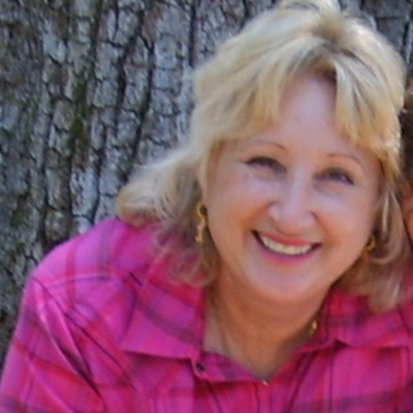 Profile Picture of Luverne Taylor (@tampagrl68) on Poshmark